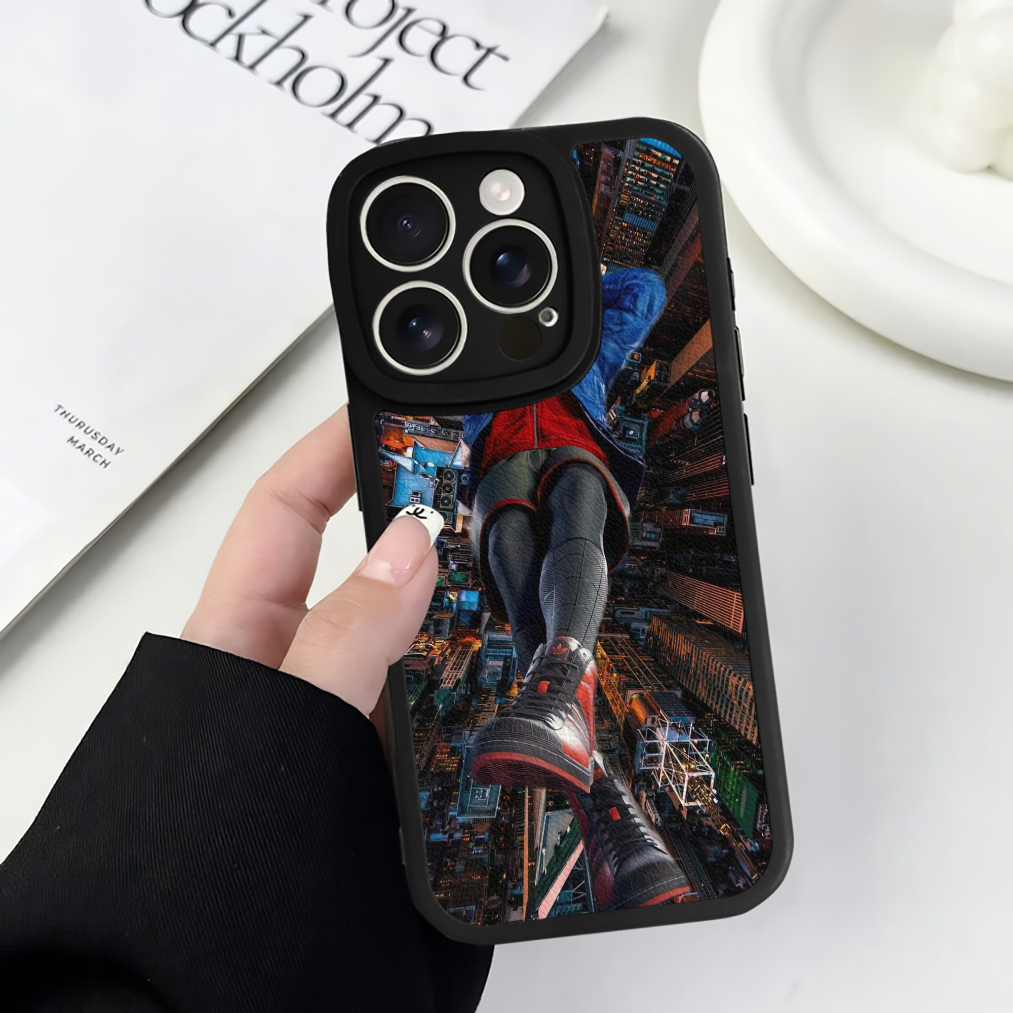 （画像用） Spider Man スパイダーマン 【iPhone 16シリーズ対応】シリコンスマホケース（レザー調） 材質：シリコン